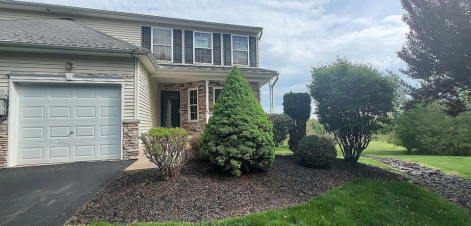 1st image of 46 N Chestnut Dr