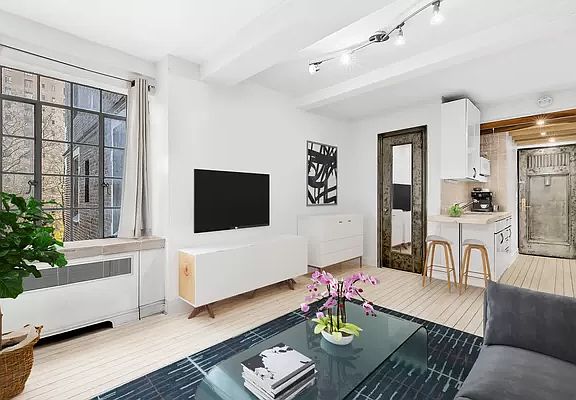 2nd image of 25 Tudor City Pl APT 407