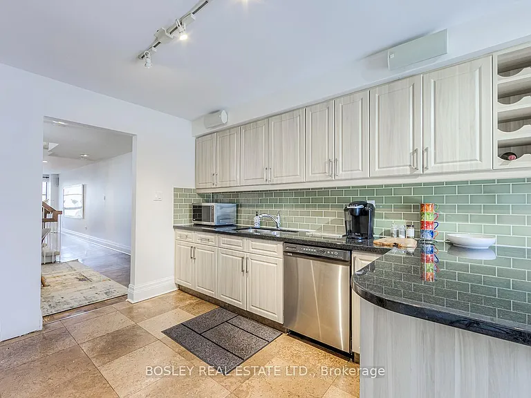 98 Sherwood Ave — Photo 15