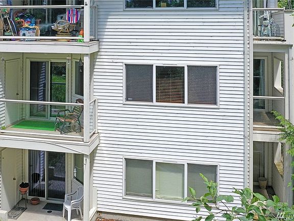 4th image of 26318 Illinois Ave NE