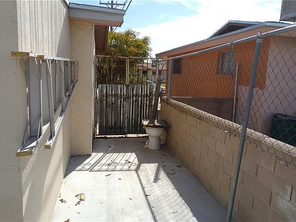 5th image of 303 Kelvin Ave