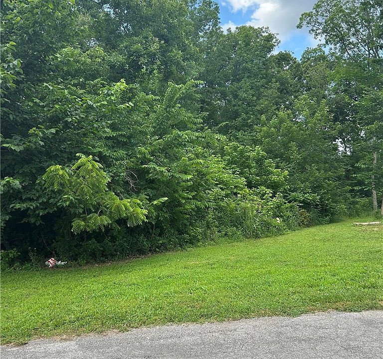 2nd image of 7 Lockhart Cir #4