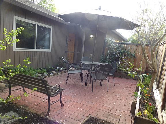 Private Front Sitting Area