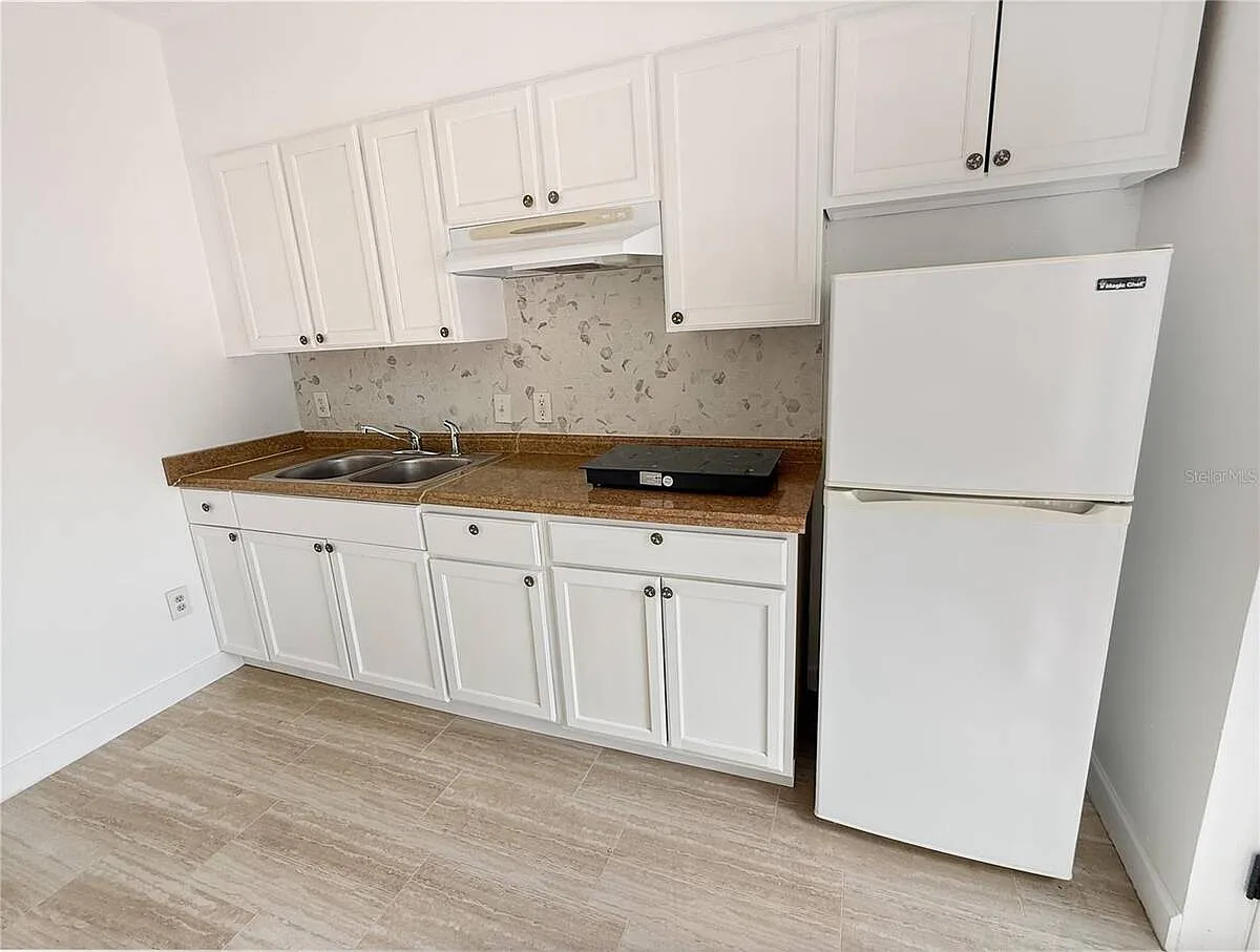 1 bed, 1.0 bath, 156 sqft, $1,300 — Photo 3