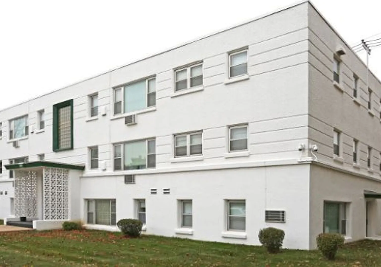 Welcome to Kenwood Manor Apartments Tucked Away in the Heart of Sioux Falls — Photo 4