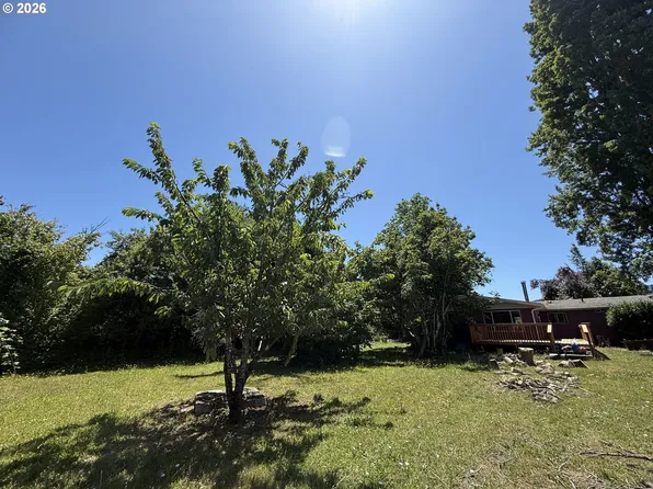 211 E Alder St, Powers, OR 97466