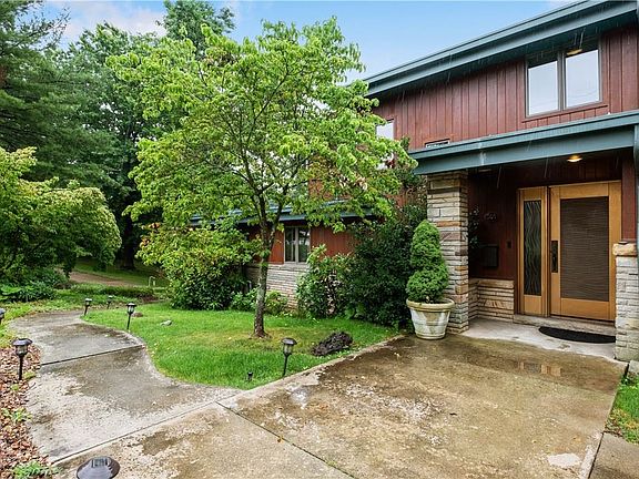 3rd image of 301 Oberdick Dr