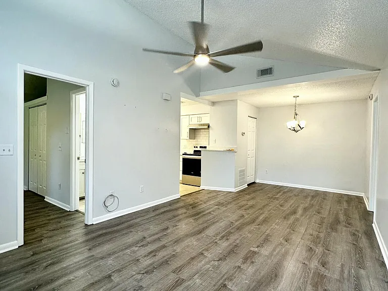 2451 Whispering Woods Blvd #3 — Photo 14