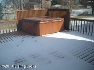 8931 La Costa Rd, Jeffersontown, KY 40299