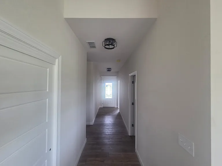 301 Andorah Dr — Photo 3