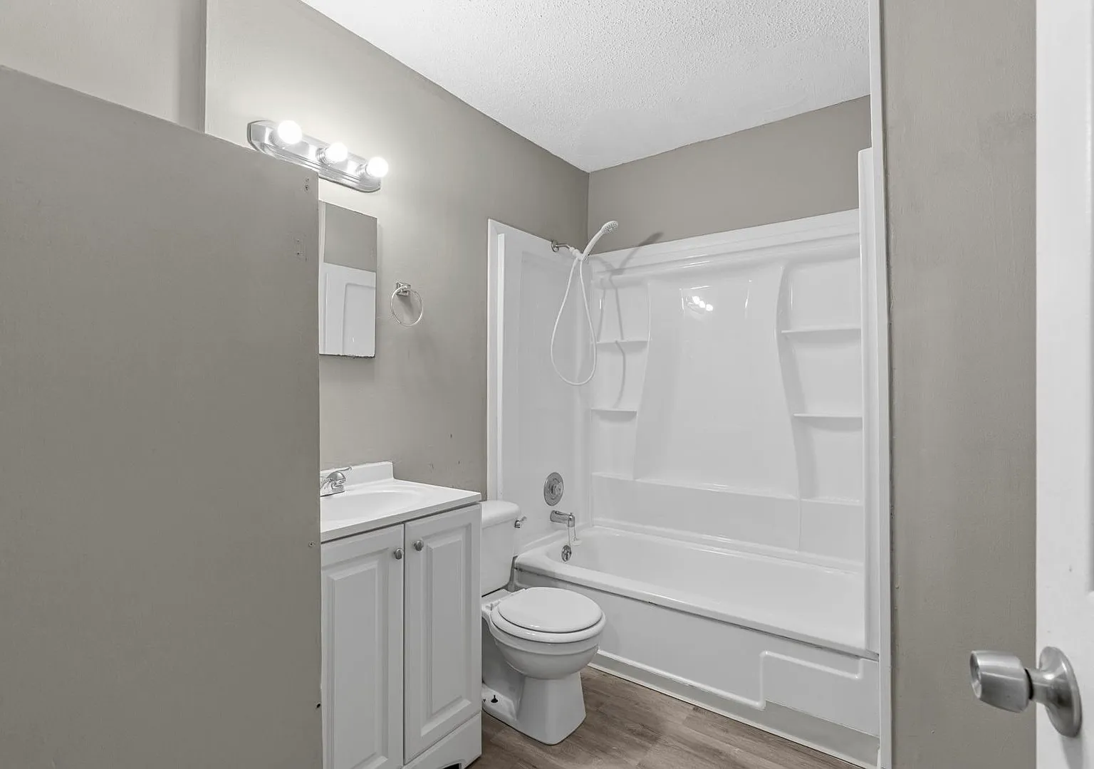 3 bed, 864 sqft, $1,395 — Photo 1