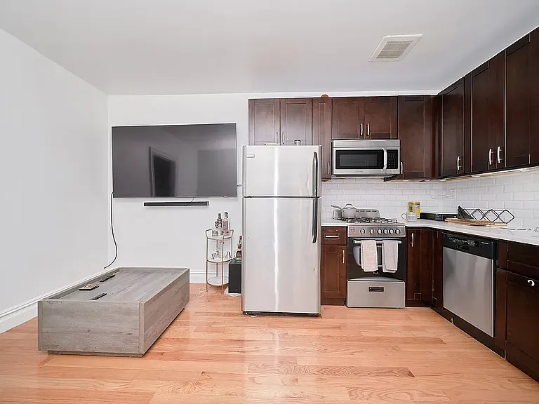 233 E 82nd St #5A — Photo 3