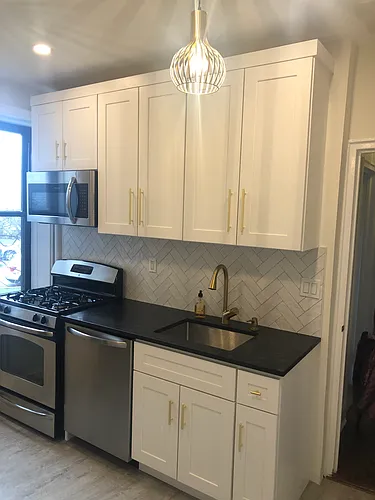 122B Larchmont Acre W #2B Photo 1