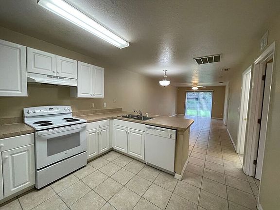 4th image of 1012 Fox Lake Dr