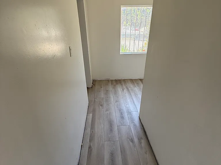 8930 S Vermont Ave — Photo 43