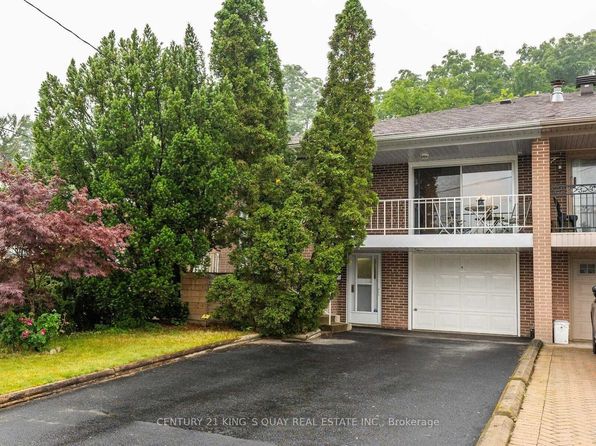 37 Northey Dr #LL-C12, Toronto, ON M2L 2S8