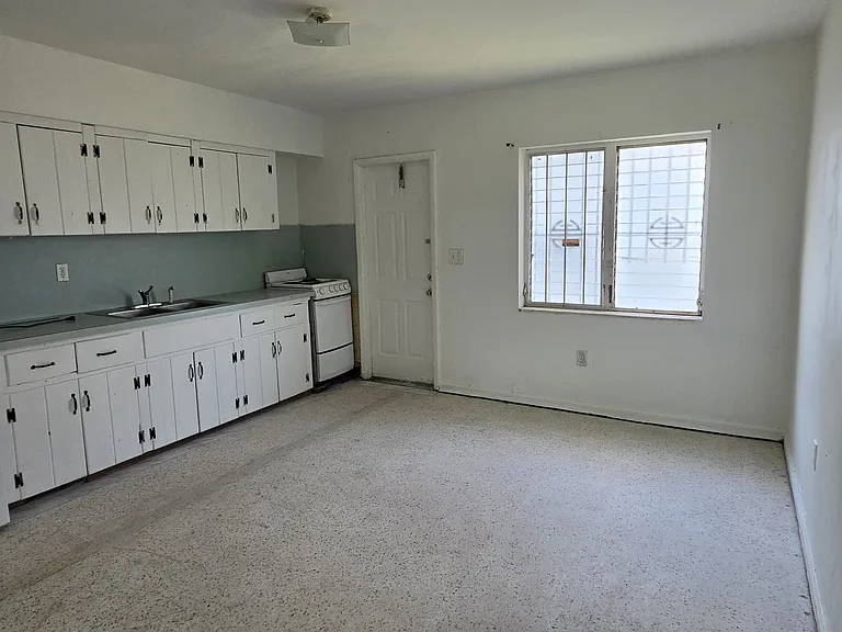 3051 NW 22nd Ave #3 — Photo 1