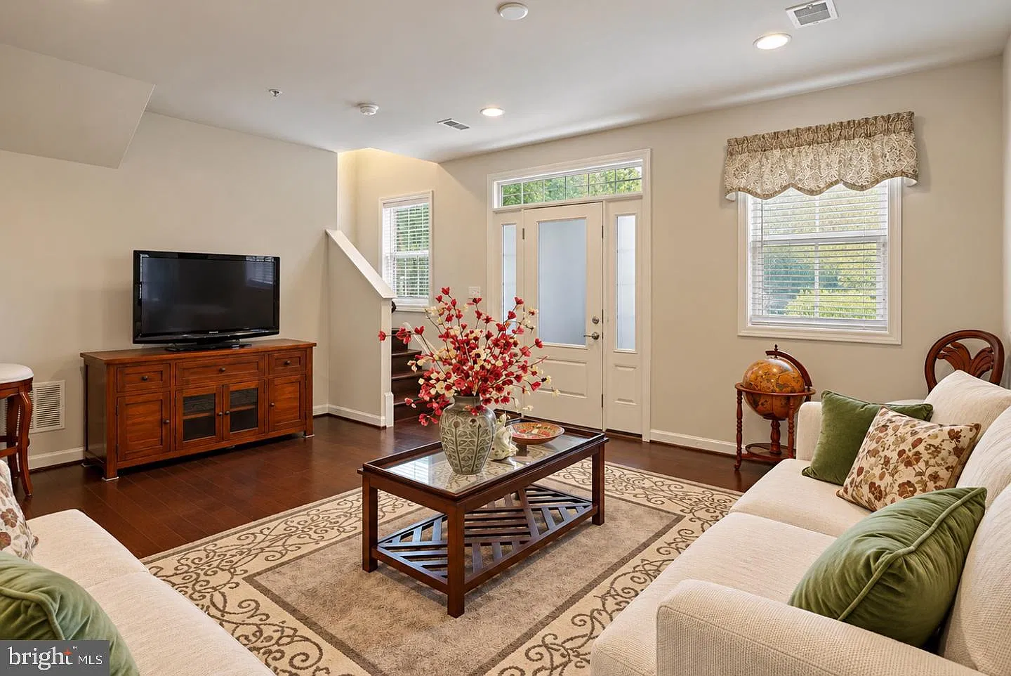 3 bed, 4.0 bath, 2398 sqft, $3,300 — Photo 3