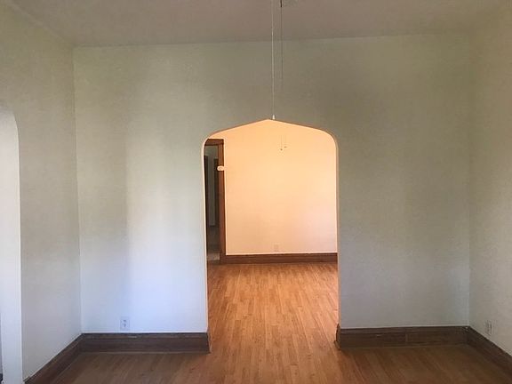 4th image of 3065 N Avers Ave #1
