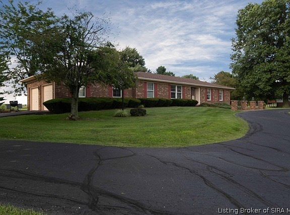 3rd image of 114 E Eastern Hills Boulevard
