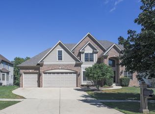 618 Pine St, Sugar Grove, IL 60554
