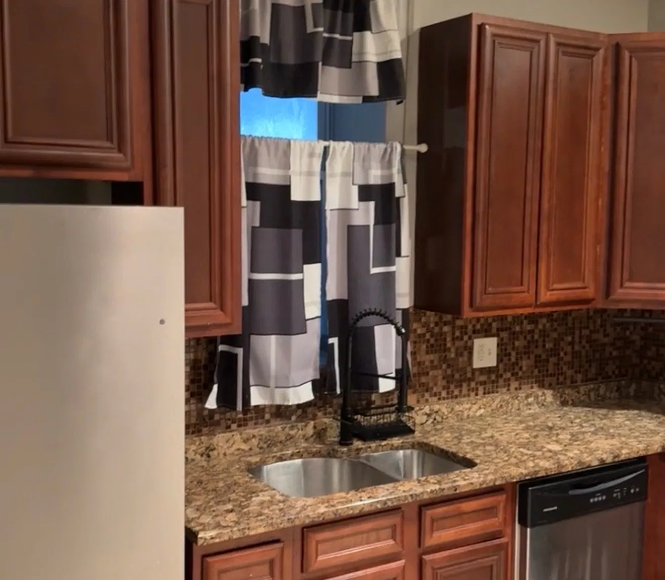 2 bed, $1,800 — Photo 4