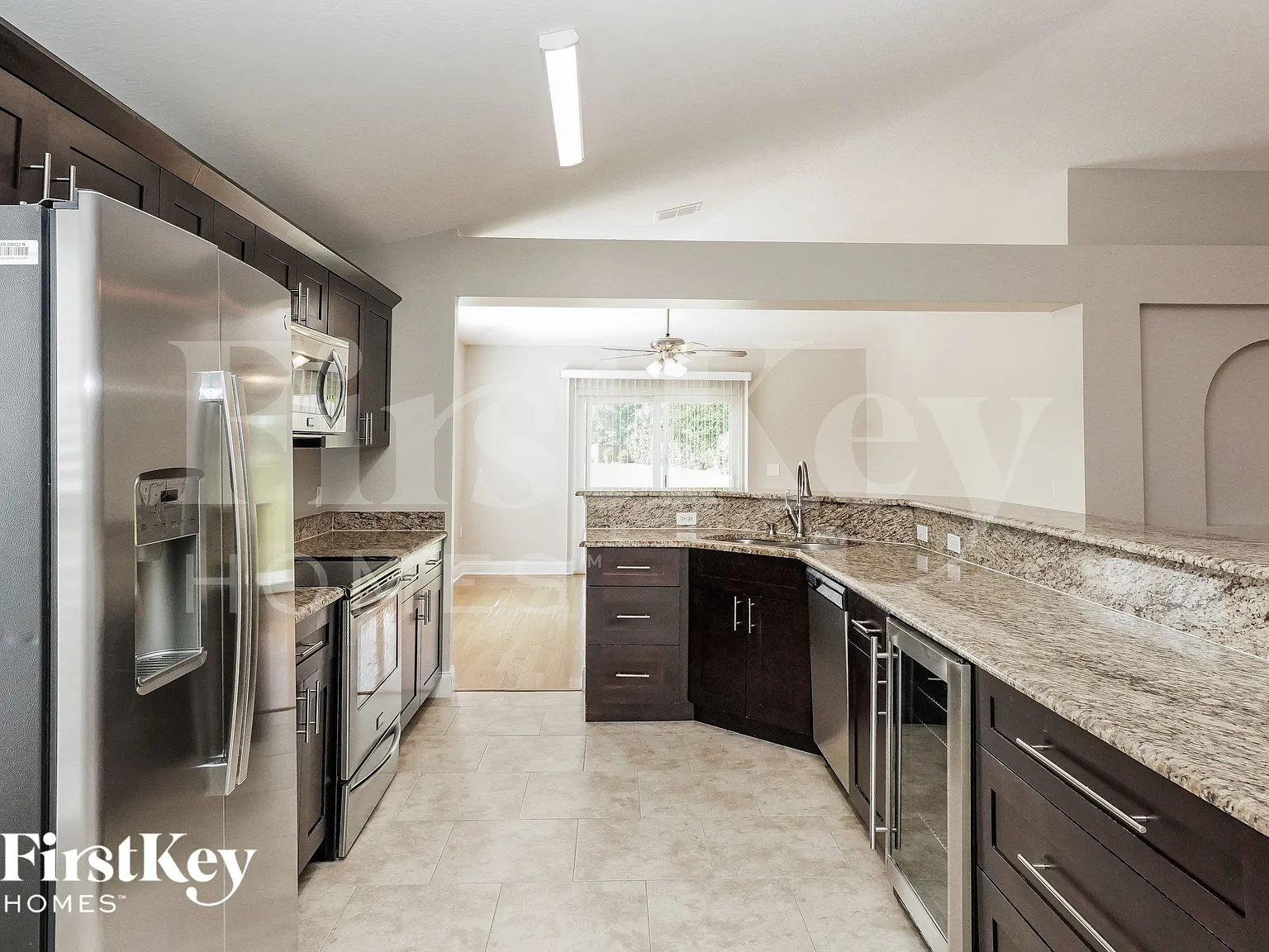 4 bed, 2.0 bath, 1876 sqft, $2,460 — Photo 4