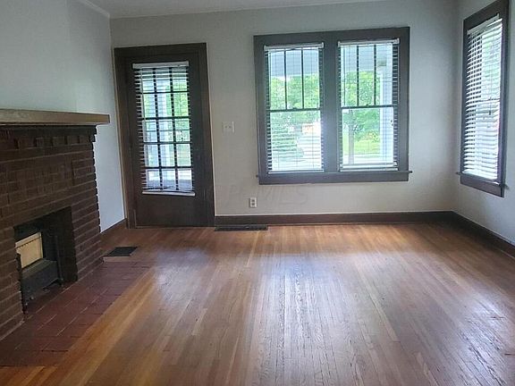4th image of 833 College Ave #835