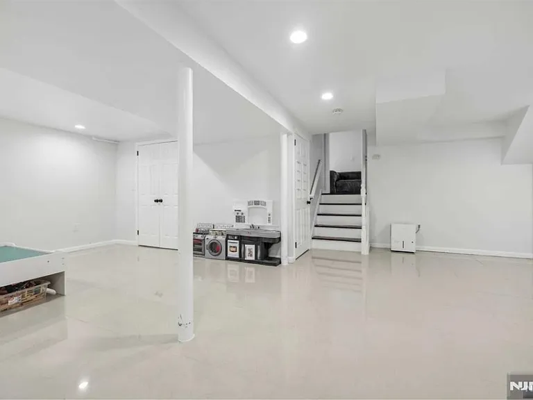 10 Julia St — Photo 20