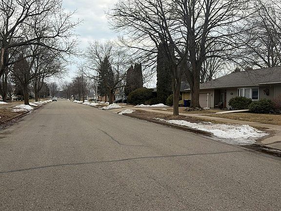 5th image of 1615 N Gillett St