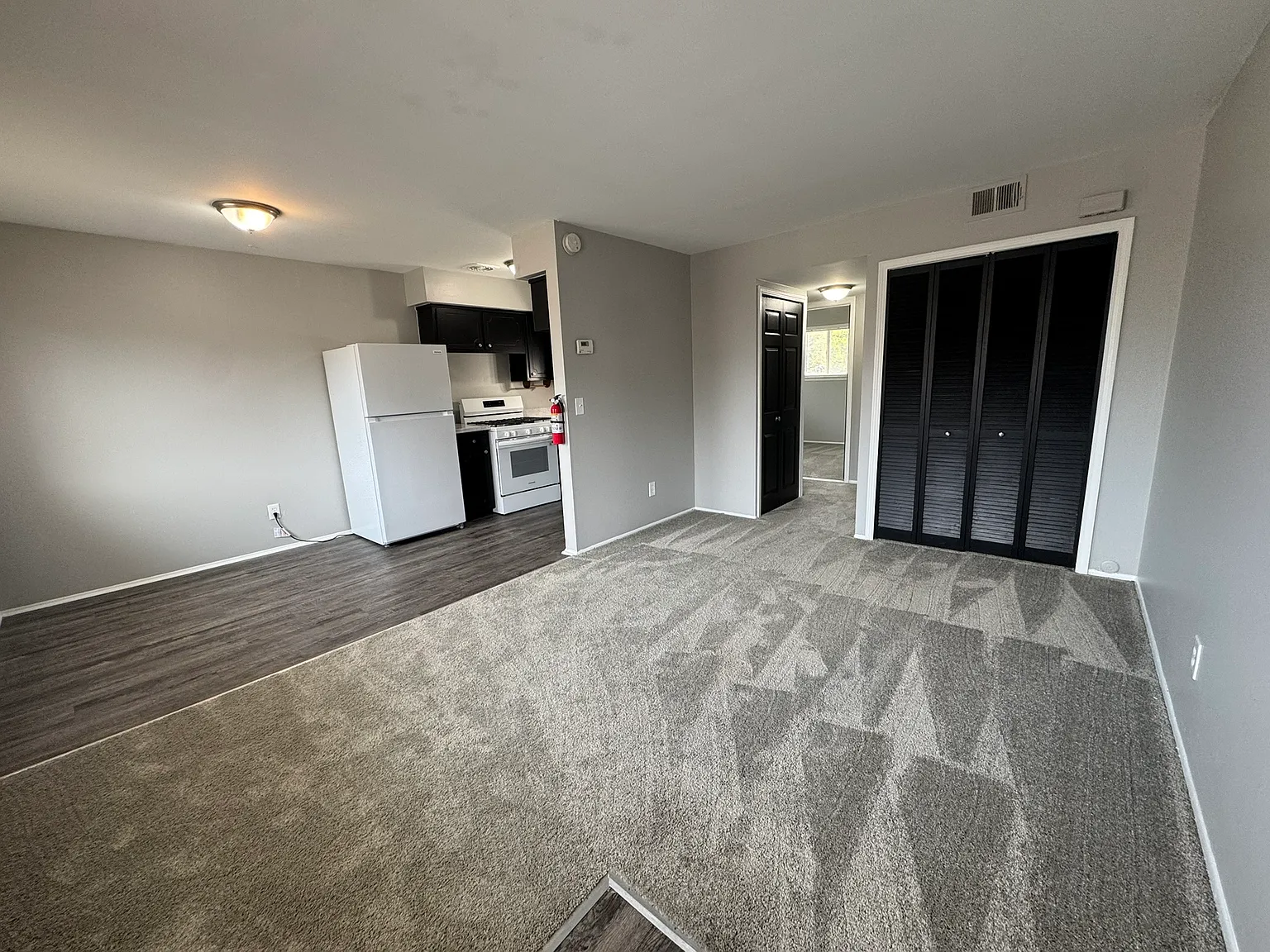 4431 Oakwood Boulevard - #6 — Photo 2