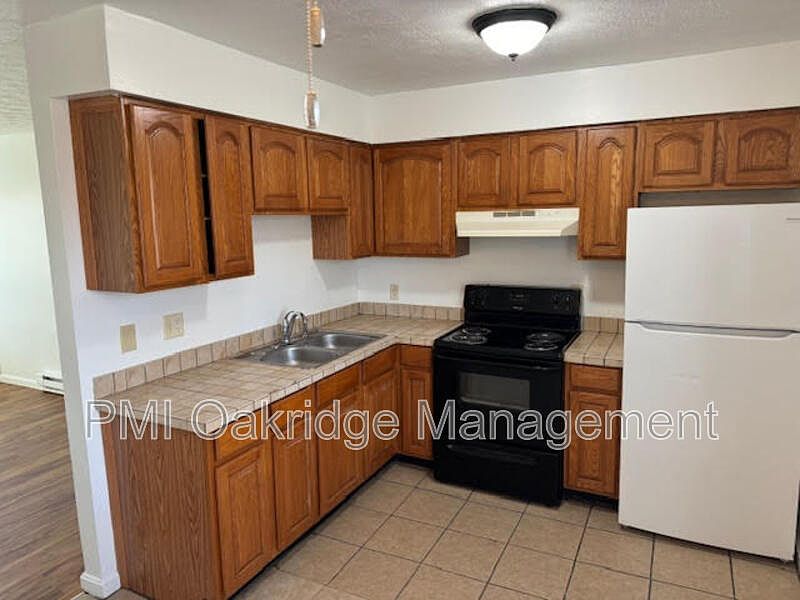 1st image of 1235 Hilltop Cir