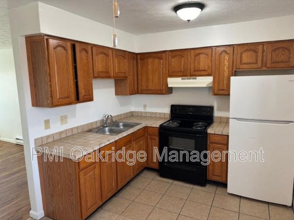1235 Hilltop Cir, Troy, OH 45373