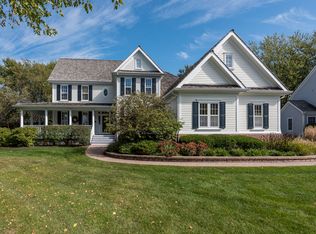 945 Winslow Cir, Glen Ellyn, IL 60137