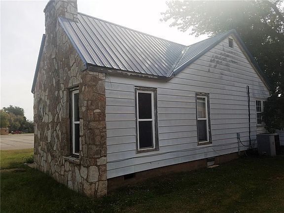 2nd image of 1500 W 2nd St