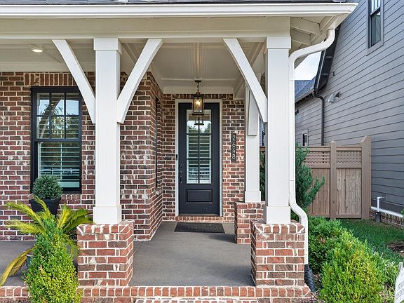 3rd image of 2648 Buckner Ln