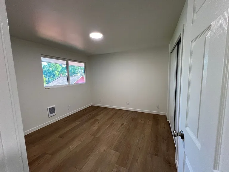 Charles XX Apartments — Photo 13