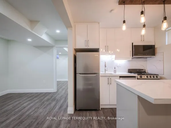 135 Jane St, Toronto, ON