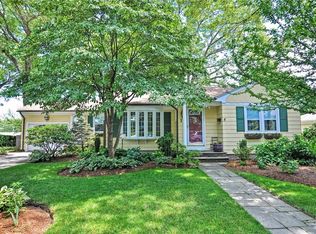 11 Carver Rd, Cranston, RI 02920