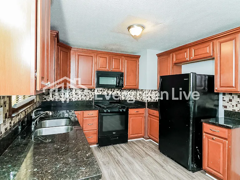 7382 Grovewood Dr — Photo 7