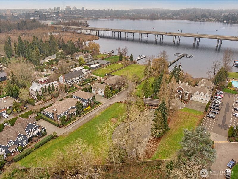 4th image of 2540 39th Avenue E #5