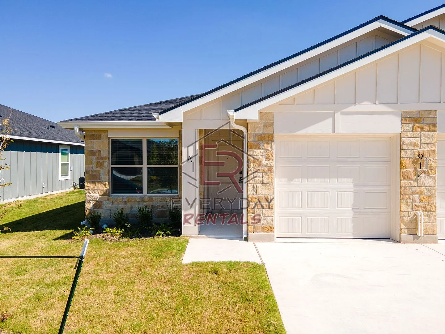 912 Cherry Laurel Ln — Photo 2