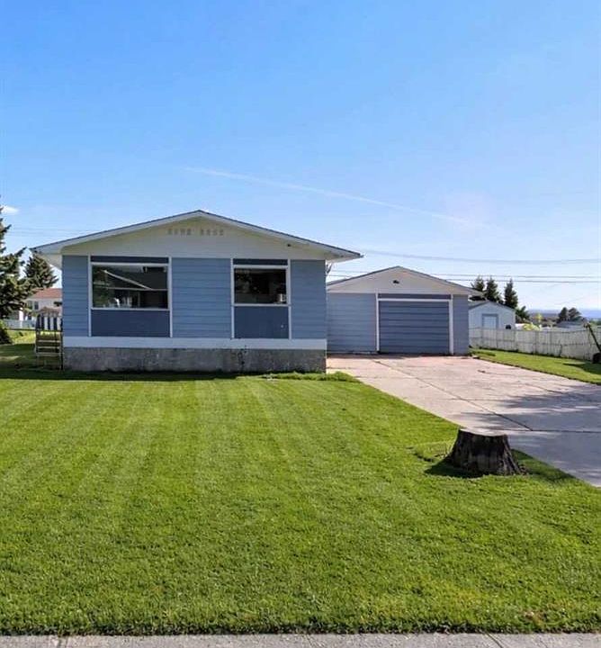 1st image of 19 N Centennial Cres