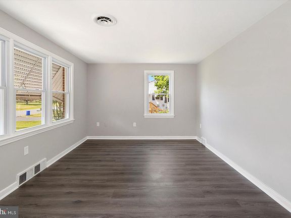 5th image of 903 Eugene Dr