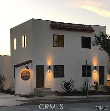 375 Termino Ave #C — Photo 17