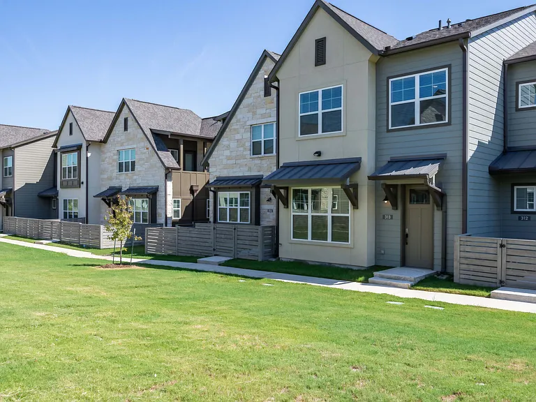 S Brook Dr — Photo 9