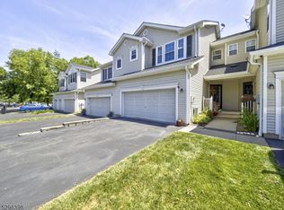 18 Alexandra Way, Clinton, NJ 08809