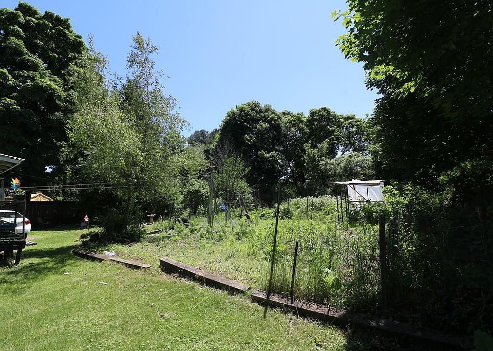 2nd image of 500 Elliott St