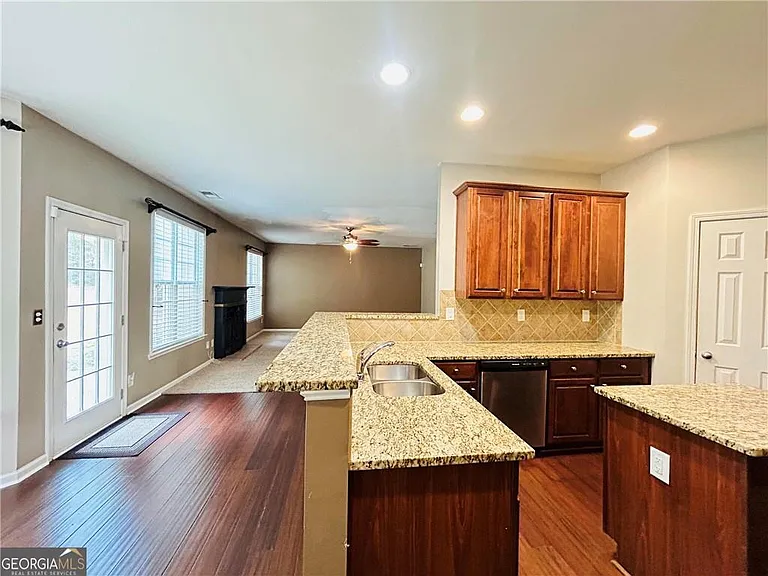 7613 Cedar Grove Ct — Photo 10
