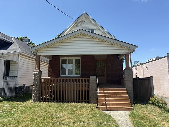 2nd image of 827 Quebec St